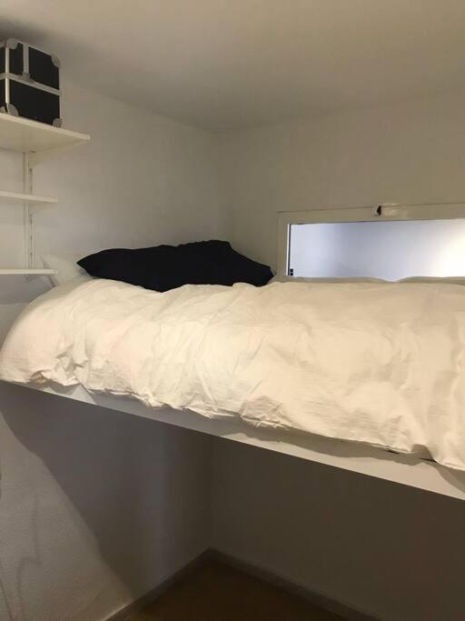 Spacious 2 Bedroom W/ Own Pool 5 Minutes Walk To Beach 캄포아모르 외부 사진