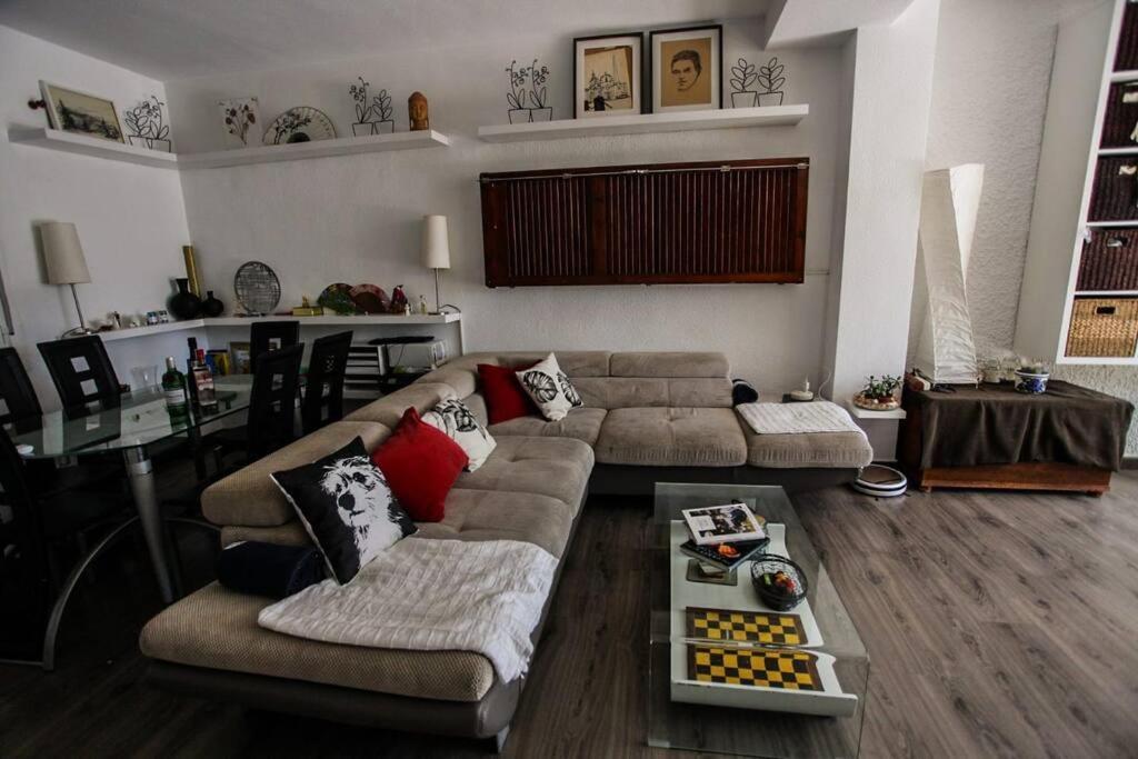 Spacious 2 Bedroom W/ Own Pool 5 Minutes Walk To Beach 캄포아모르 외부 사진